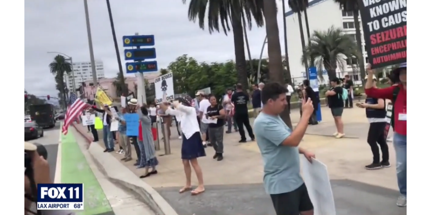 В Санта-Монике прошел митинг против принудительной вакцинации В Санта-Монике прошел митинг против принудительной вакцинации