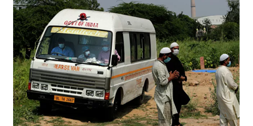 В Индии более 70 человек пострадали на фестивале бросания камней