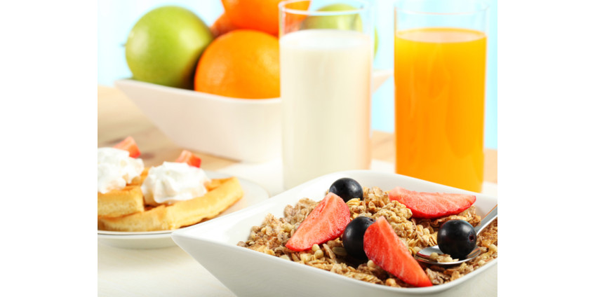 Учащихся школьного округа Кларк обеспечивают бесплатными завтраками и обедами