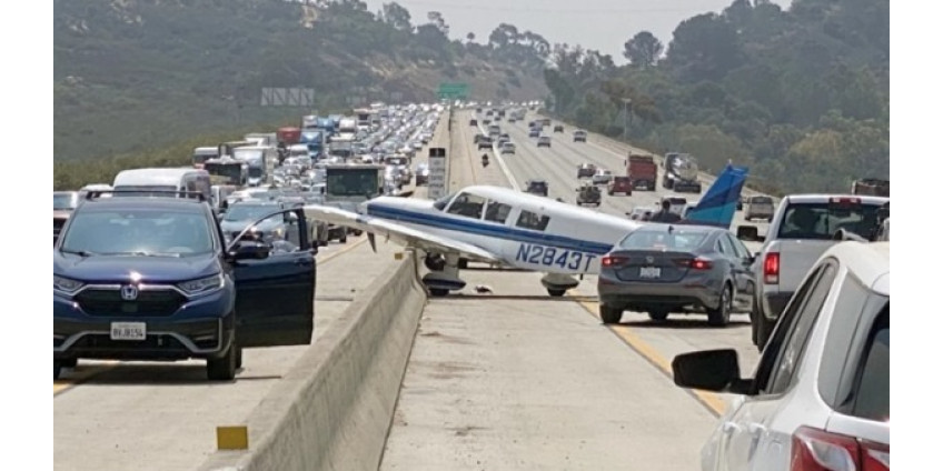 В округе Сан-Диего легкомоторный самолет совершил посадку на автомагистраль