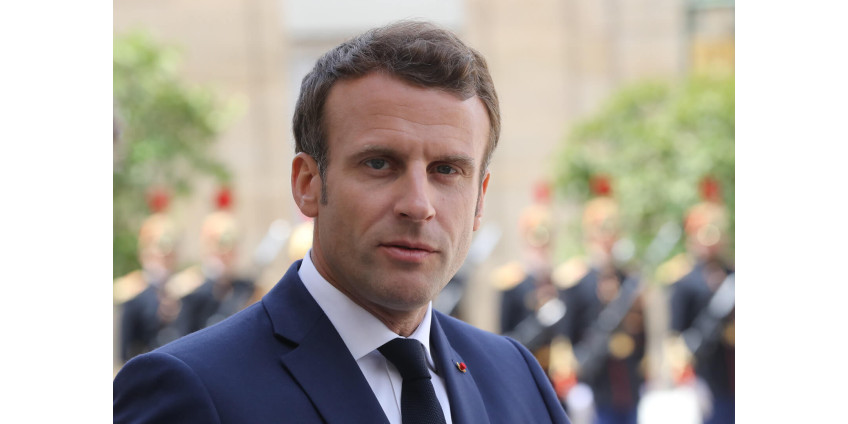 Макрон призвал США активнее решать миграционный кризис в Афганистане