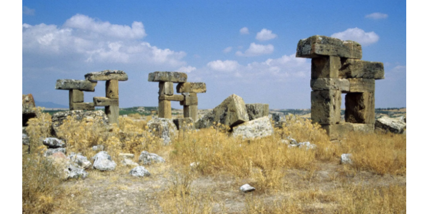 В Турции археологи нашли 400 гробниц возрастом около двух тысяч лет