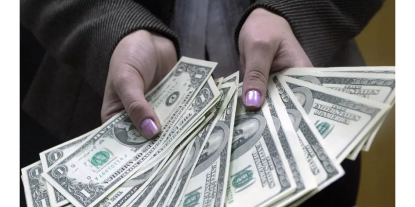 Западный Голливуд рассматривает возможность предложить минимальную заработную плату в 17,64 доллара в час