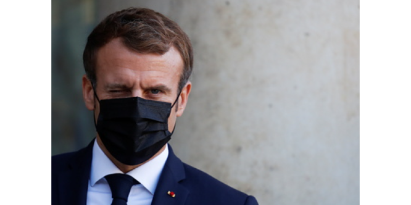 Макрон изменил цвет флага Франции