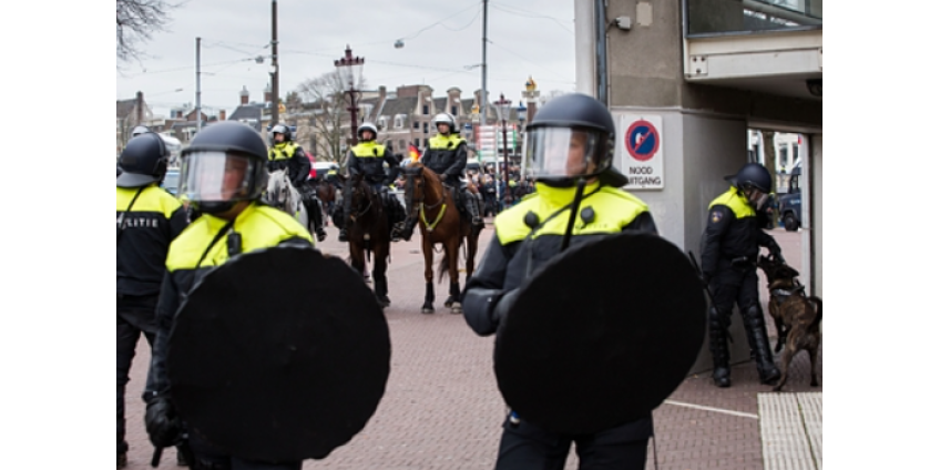 В Нидерландах протестующие пострадали от выстрелов полиции В Нидерландах протестующие пострадали от выстрелов полиции