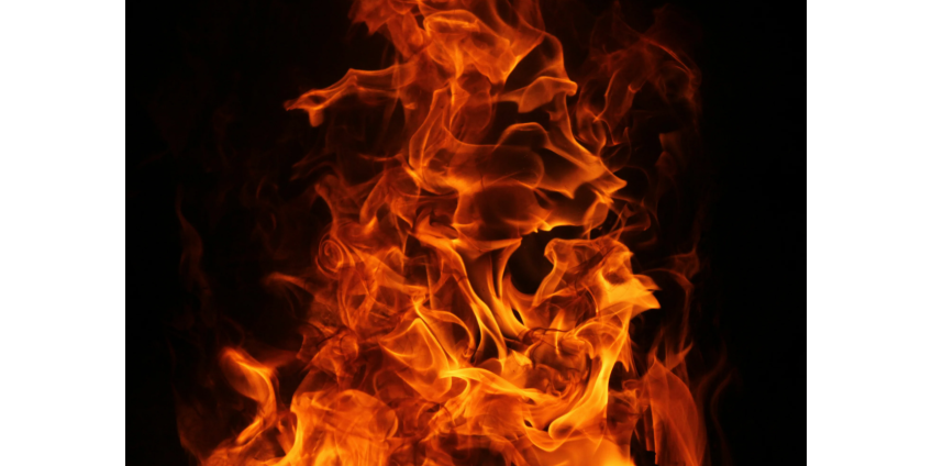 3 человека пострадали при пожаре в коммерческом здании в Южном Лос-Анджелесе