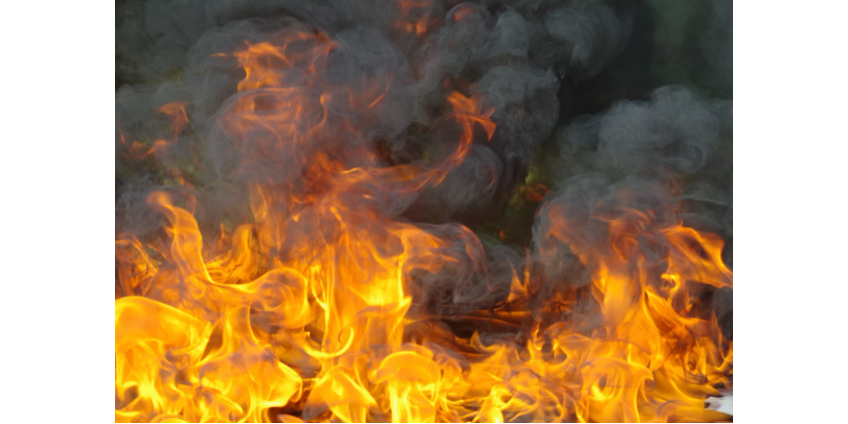 Пожар в квартире Финикса: женщина госпитализирована