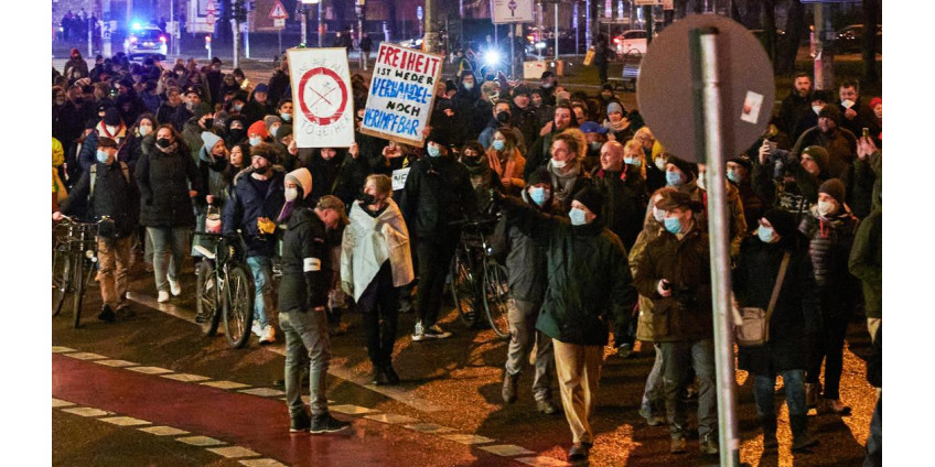 В Германии прошли массовые протесты против новых ограничительных мер