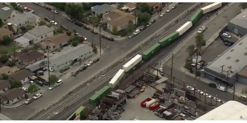 Крушение поезда Union Pacific в Линкольн-Хайтс: 17 вагонов сошли с рельсов