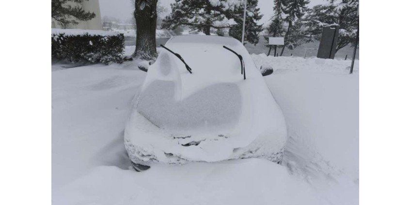 В США почти 300 тысяч человек остались без света из-за зимнего шторма