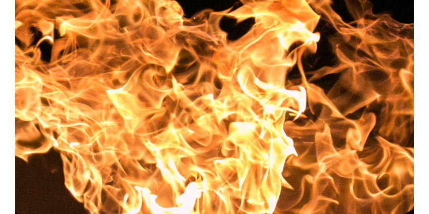 Элитные автомобили на 400 млн долларов горят у берегов Португалии