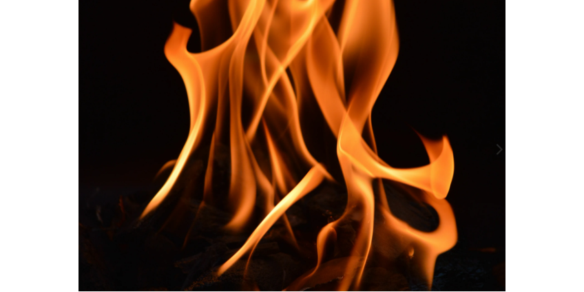 В результате пожара в торговом центре Glendale strip пострадали три человека