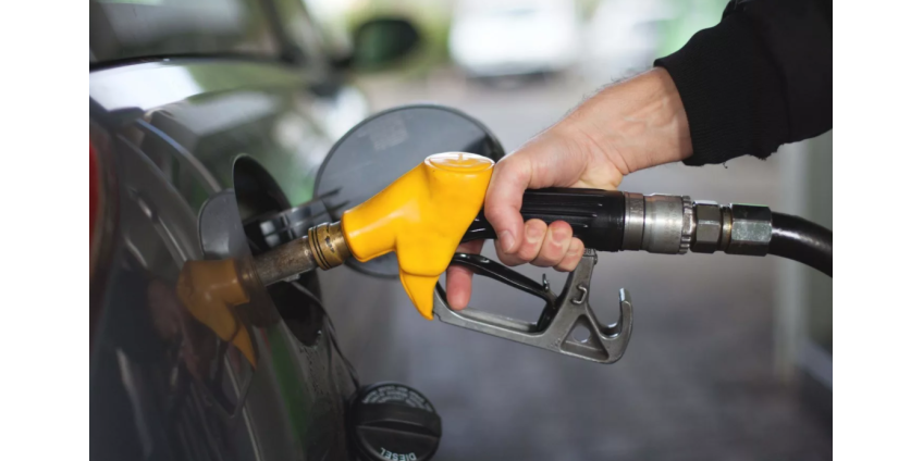 Средняя цена на газ в округе Лос-Анджелес падает 7-й день подряд