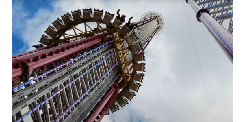 Подросток погиб на глазах у родителей, упав с аттракциона во Флориде