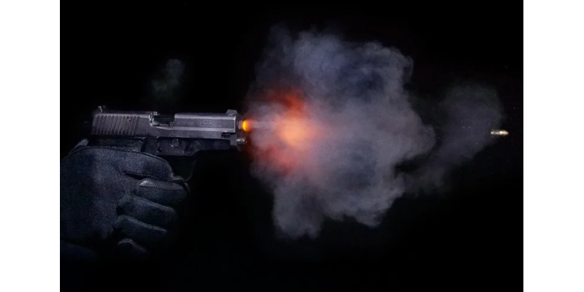 Неизвестный открыл стрельбу в торговом центре в США