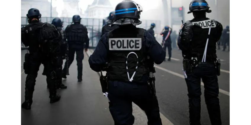 На первомайской демонстрации в Париже начались столкновения с полицией