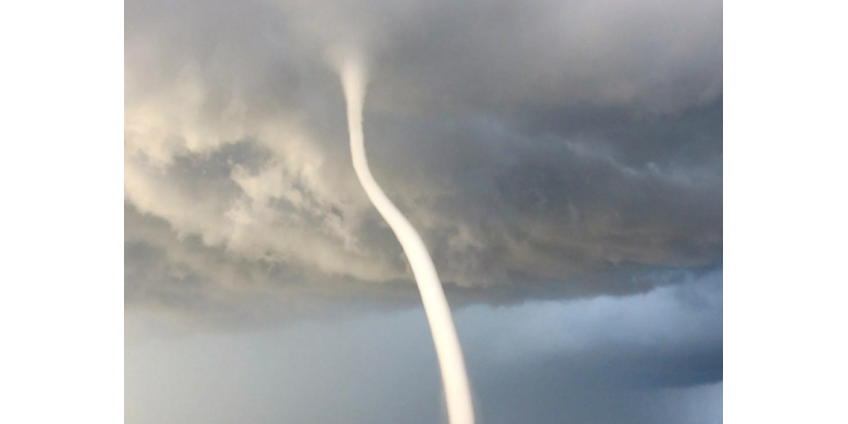 В российском городе заметили смерч