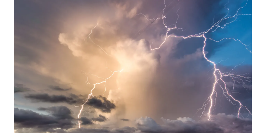 Во Франции тысячи человек остались без электричества из-за грозы