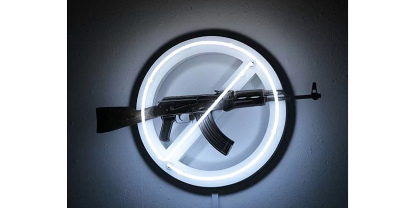 В Финиксе тысячи человек прошли маршем, призывая к ужесточению законов об оружии