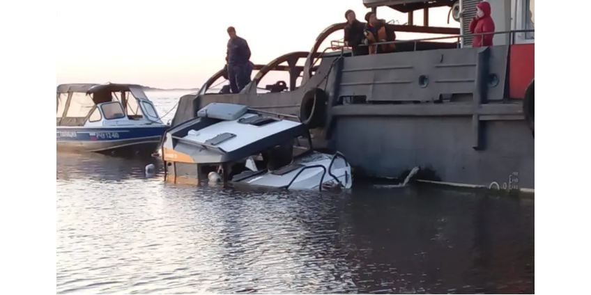 Четверо россиян погибли при столкновении катера с грузовым судном