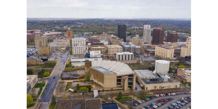 В Акроне после гибели темнокожего отменили празднования 4 июля В Акроне после гибели темнокожего отменили празднования 4 июля