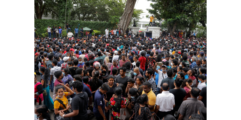 Власти Шри-Ланки объявили режим ЧП в стране