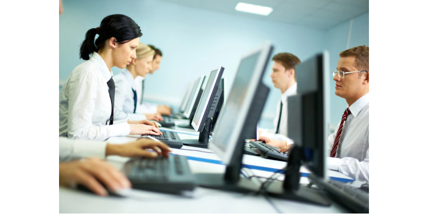 Россиянам предложили сокращать рабочую смену один день в году