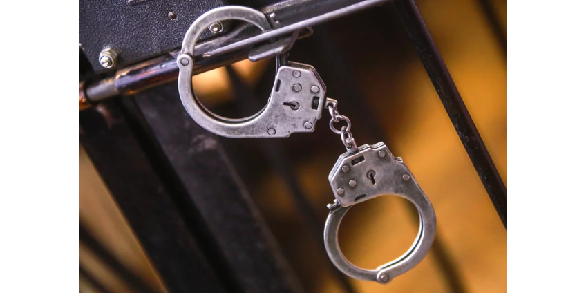 После угрозы в средней школе северо-западной части Лас-Вегас-Вэлли были арестованы несовершеннолетние