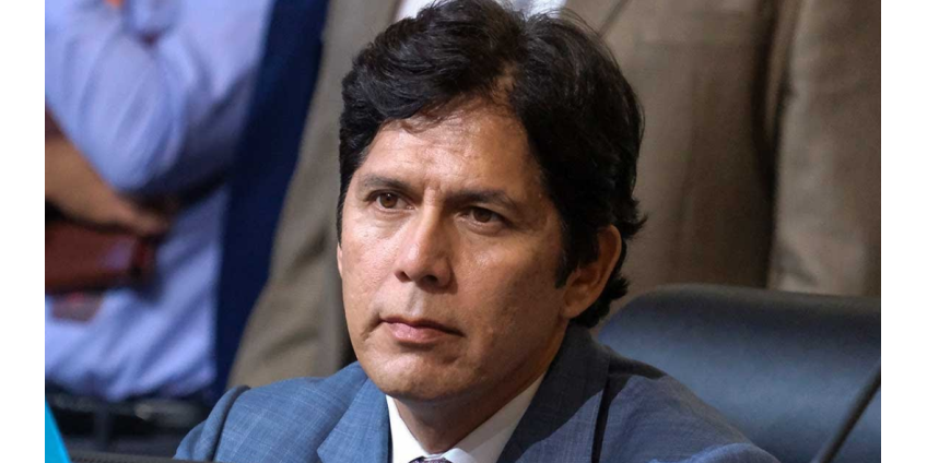 Кевин де Леон заявил, что не уйдет в отставку из городского совета Лос-Анджелеса