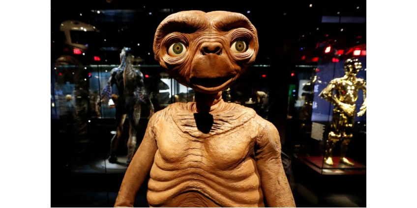 Инопланетянина из фильма Спилберга продадут за три миллиона долларов
