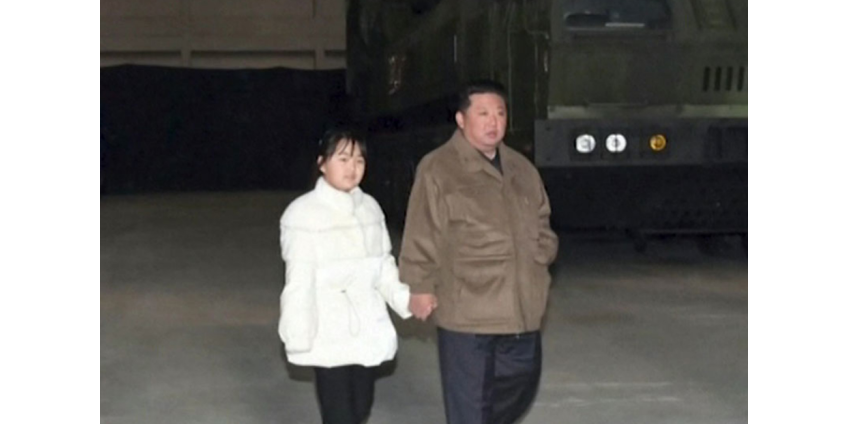 Ким Чен Ын впервые показал свою дочь