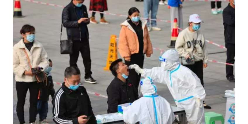 Китай ослабил коронавирусные ограничения на фоне массовых протестов