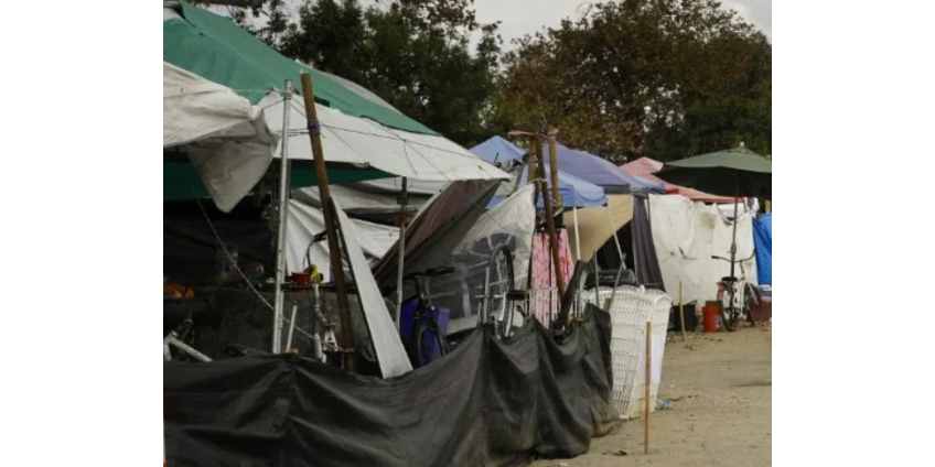 Карен Басс запускает программу по предотвращению лагерей бездомных на улицах Лос-Анджелеса
