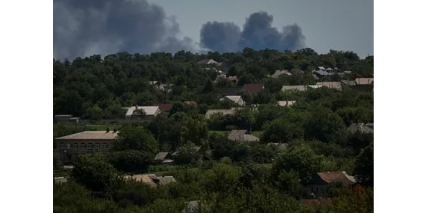 Кремль заявил об обязанности чиновников посещать Донбасс