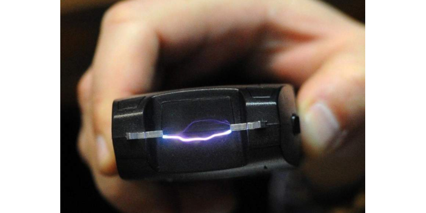 В Лос-Анджелесе почтили память учителя, который умер после применения полицейскими электрошокера