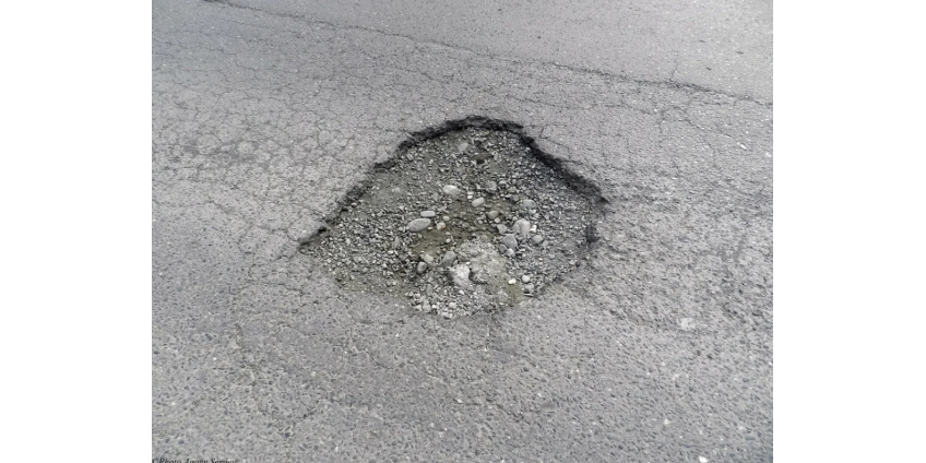 В Калифорнии проводятся масштабные работы по ремонту выбоин на дорогах