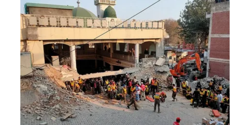 Власти Пакистана задержали 23 человека после взрыва в мечети