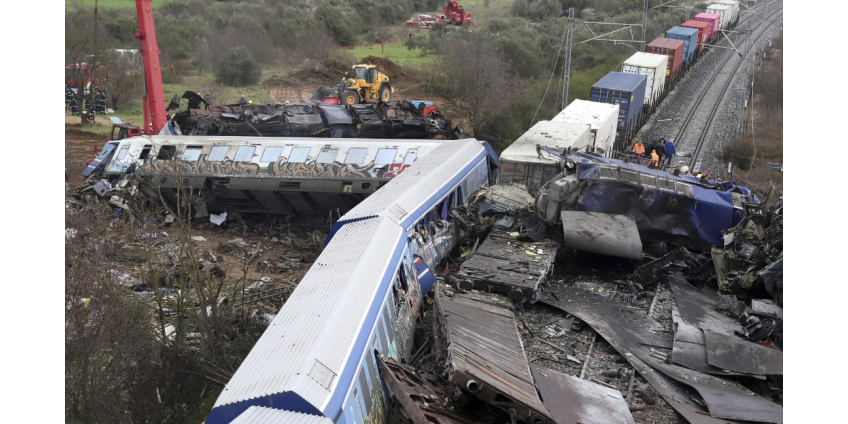 Увеличилось число погибших при столкновении поездов в Греции