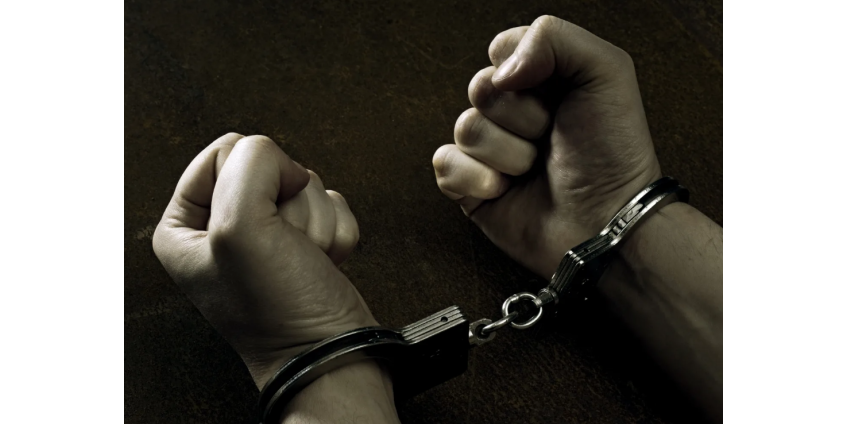 Полиция Финикса: старшеклассник арестован по обвинению в ношении оружия на территории кампуса