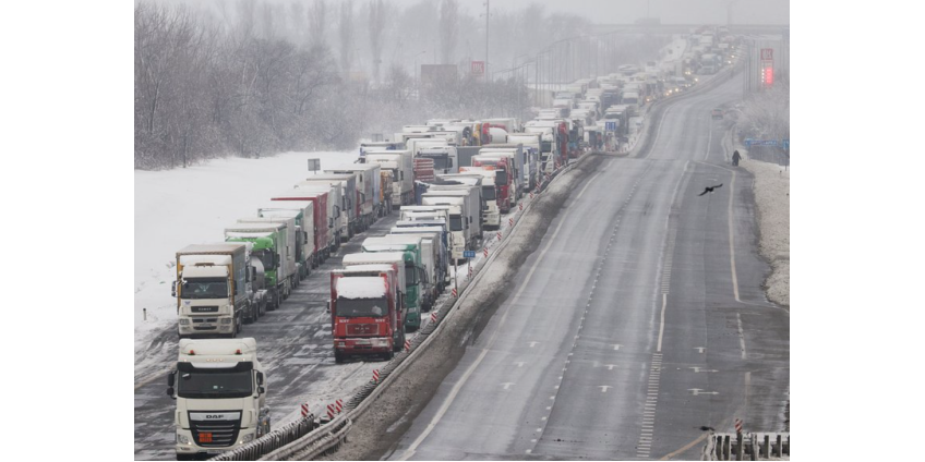 В МЧС сообщили о сокращении пробки на трассе М-4 «Дон» в Ростовской области