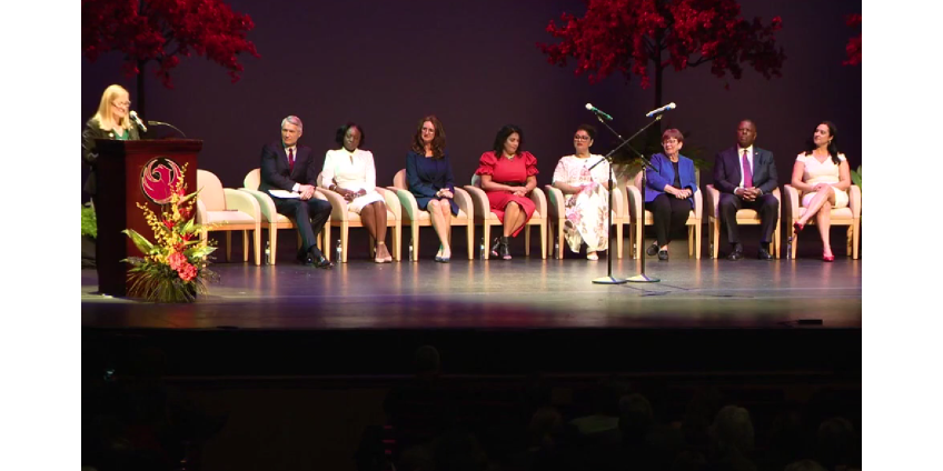 Городской совет Финикса привел к присяге двух новых членов на места, которые ранее занимали Сэл Дичиччо и Карлос Гарсия