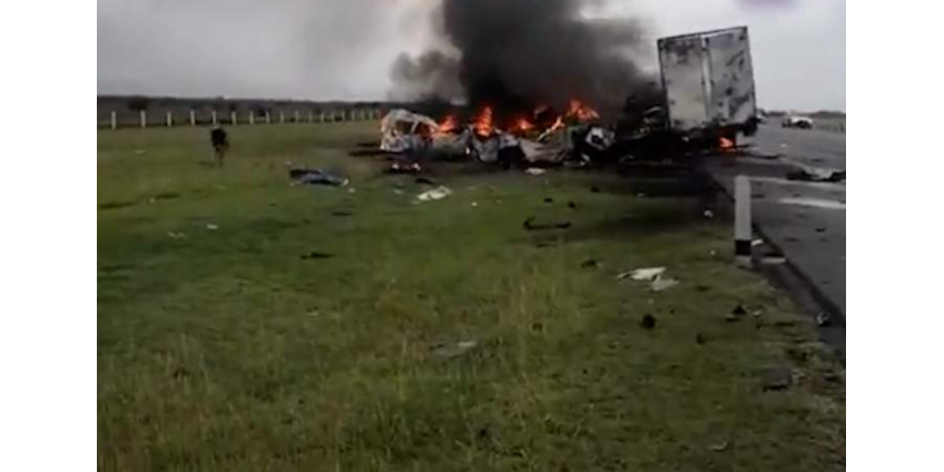 В Мексике 26 человек погибли в ДТП с грузовиком и микроавтобусом