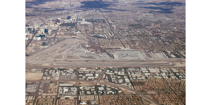 Самолет American Airlines совершил аварийную посадку в Лас-Вегасе