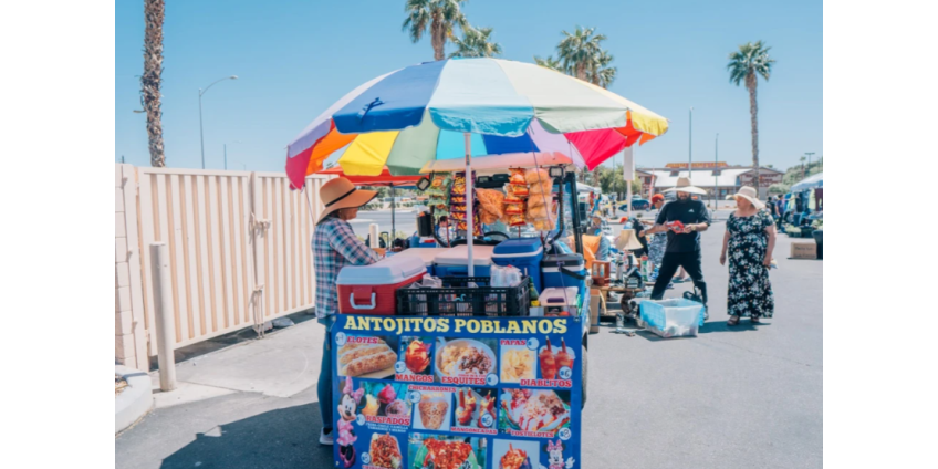 Ломбардо подписал закон, защищающий уличных торговцев