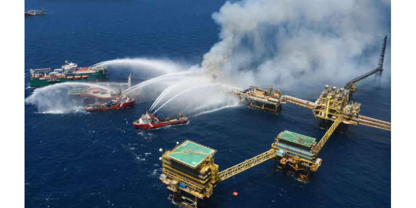 Названо количество погибших в результате взрыва на нефтяной платформе в Мексике Названо количество погибших в результате взрыва на нефтяной платформе в Мексике