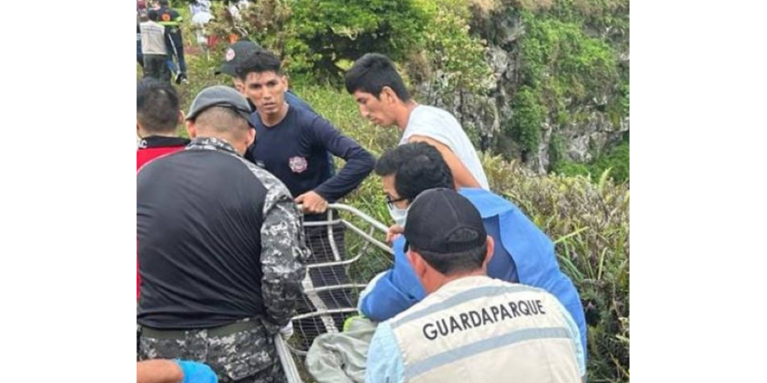 Восьмилетний мальчик упал в стометровый кратер вулкана и выжил