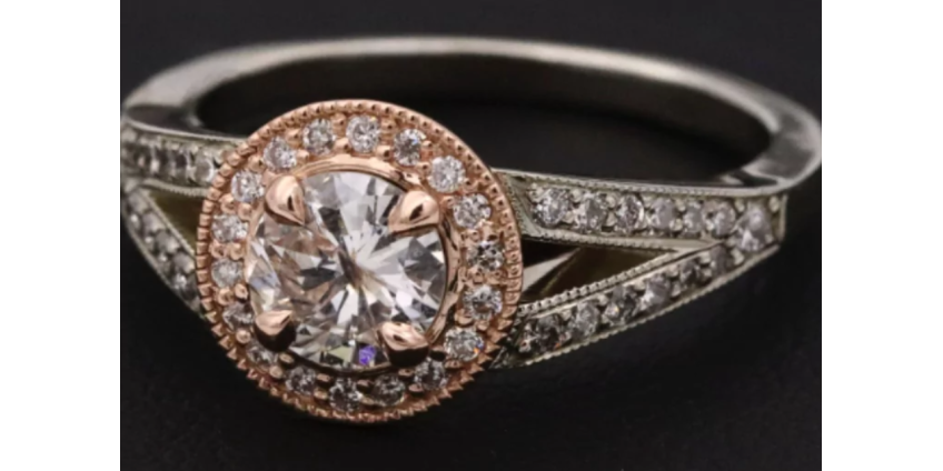 Аквалангист нашел на дне озера обручальное кольцо с огромным бриллиантом