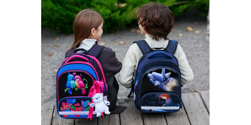 Некоммерческая организация в Лас-Вегасе дарит рюкзаки со школьными принадлежностями