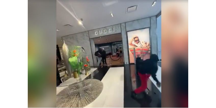 На видео попало ограбление бутика Gucci в Лос-Анджелесе