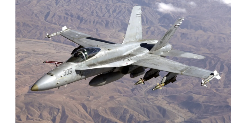 Возле авиабазы американской морской пехоты Мирамар в Сан-Диего разбился истребитель